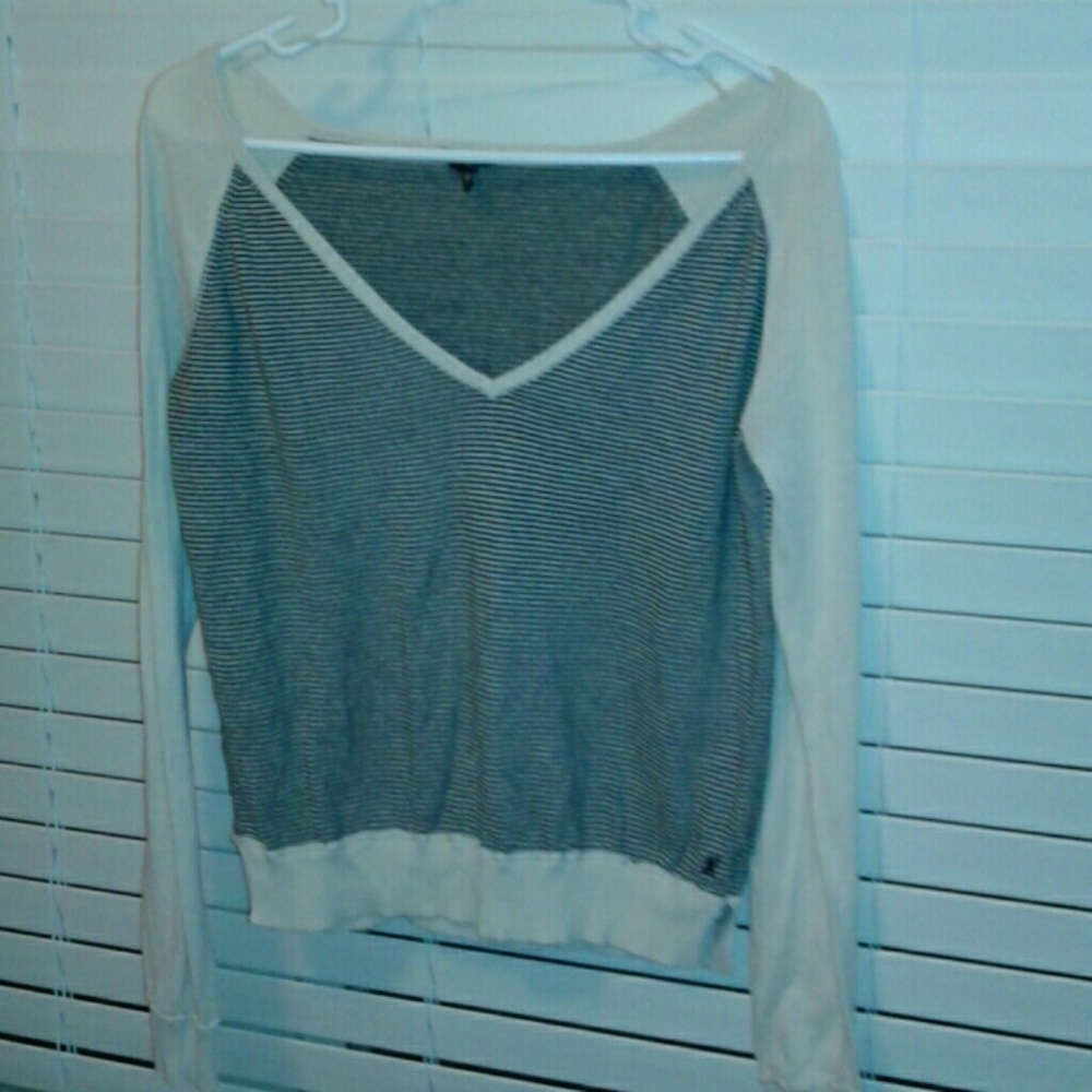 V-neck black and white striped long sleeved shirt